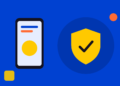 Illustratie van een schild boven een smartphone, als symbool voor ouderlijk toezicht